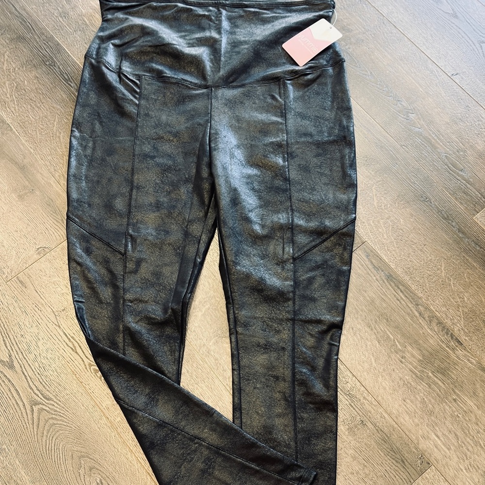 NWT Yummie Shimmery Leggings